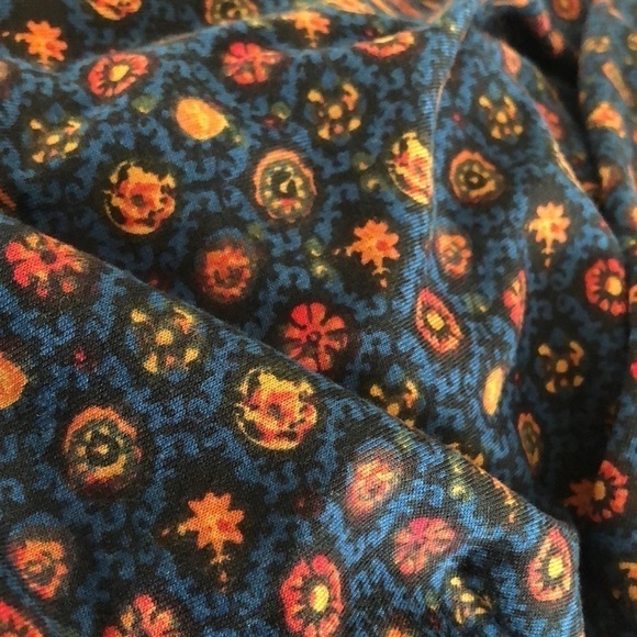 Lularoe OverSized Short Sleeve T-Shirt l SIZE XXS - Picture 6 of 6